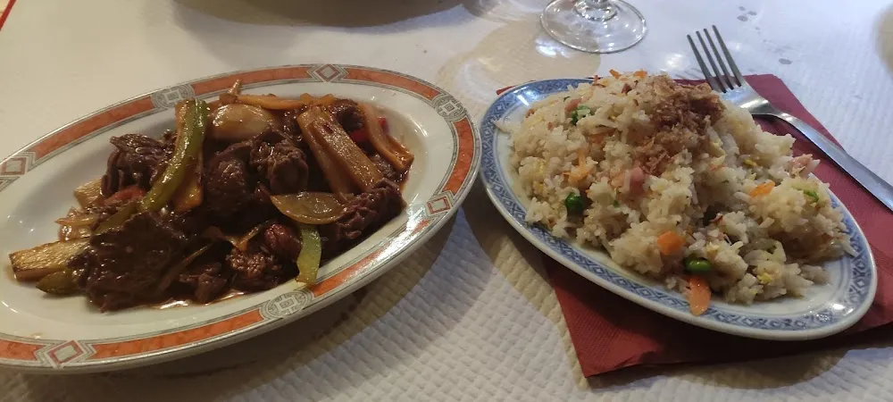 Riz Cantonais Avec Un Bœuf Légumes